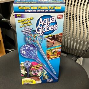 Aqua Globes waters your plants for you automatic W-29